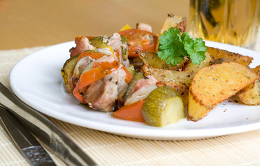 steak, vegetable and potatoes