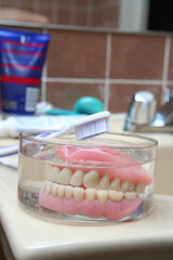 Fototapeta na wymiar artificial denture in the bathroom
