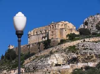  il colle e la chiesa di san matteo a scicli