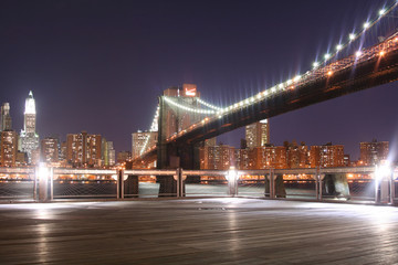 brooklyn bridge and manhattan skyline at night