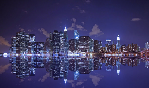 Fototapeta lower manhattan and reflection