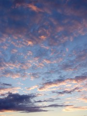 Naklejka na ściany i meble różowe chmury na zachodzie słońca