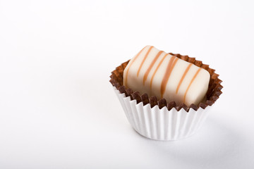 praline - weisse schokolade mit streifen