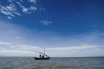 Naklejka premium kenya fishermen at lake victoria