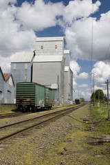 Fototapeta na wymiar country grain elevator