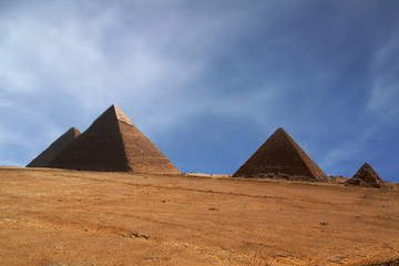 Fototapeta na wymiar giza pyramids