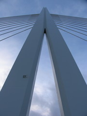 un pylone vertigineux