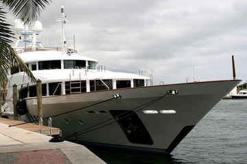 yachts bow