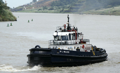 schlepper im kanal