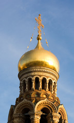Fototapeta na wymiar Kościół złota kopuła