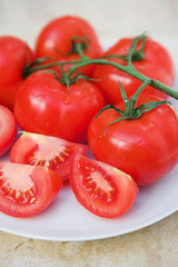 sliced tomatoes