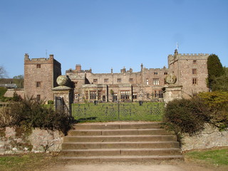 Obraz premium mucaster castle with gate clear sky