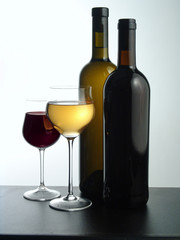 bottiglie e bicchieri