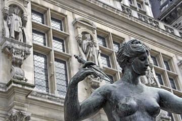 Naklejka premium paris a statue of elegance
