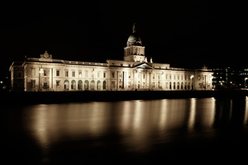 dublin custom house at night