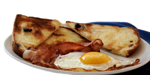 egg, bacon and raisin toast