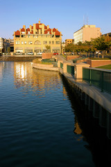 Fototapeta premium waterfront cityscape reflection
