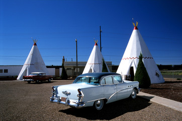 tipis und oldtimer 7 © Reinhard Tiburzy