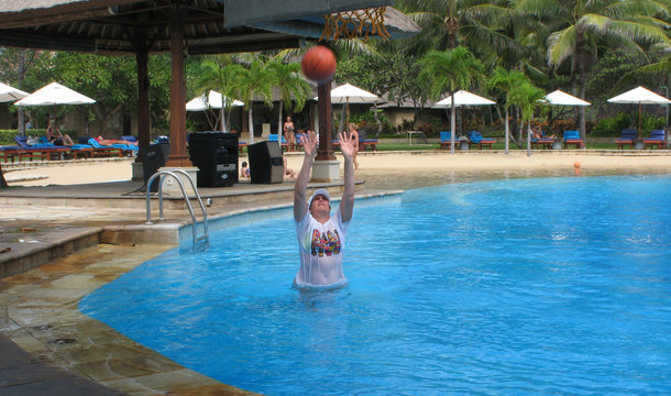 women play basketball in the pool