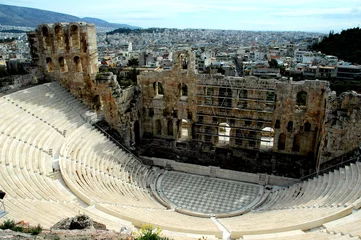 Outdoor kussens an auditorium at the acropolis © Mayonaise