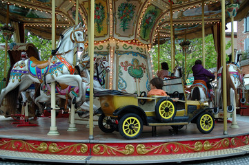 enfants sur un man&egrave;ge