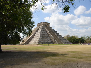 Fototapeta na wymiar citchen itza pyramid temple, mexico