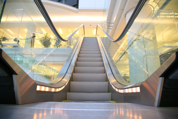 shop escalator 3