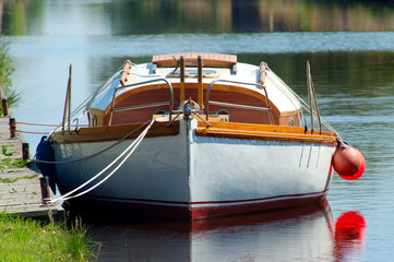 abgetakeltes segelboot