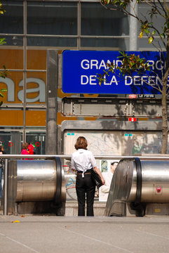la bouche de m&eacute;tro de la d&eacute;fense