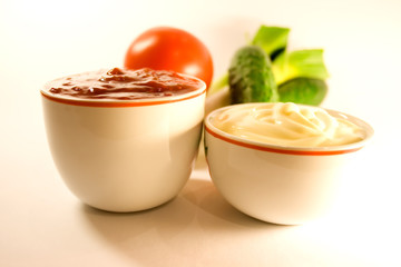 mayonnaise, ketchup and fresh vegetables