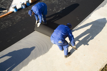 the workers building a racetrack