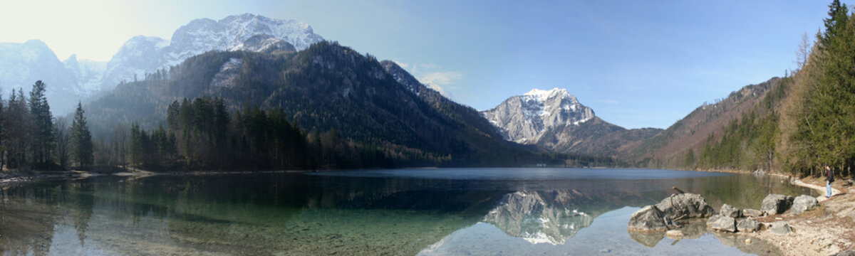 langbathsee mit spiegelndem brunnkogel