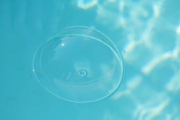bulle sur l'eau