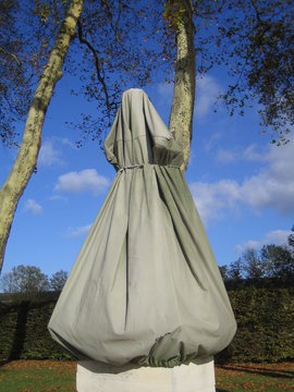 statue couverte