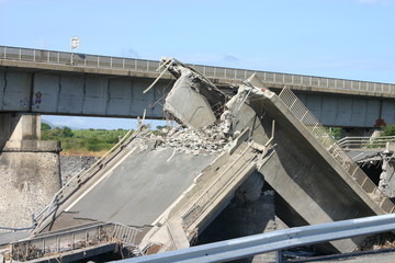 pont detruit - cyclone