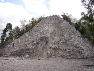 Fototapeta na wymiar piramidy w Coba