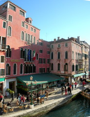 häuser bei der rialto brücke