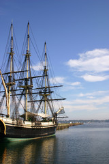 Fototapeta na wymiar stary statek w portach