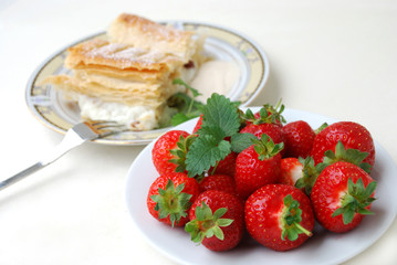 quark-kuchen mit erdbeeren