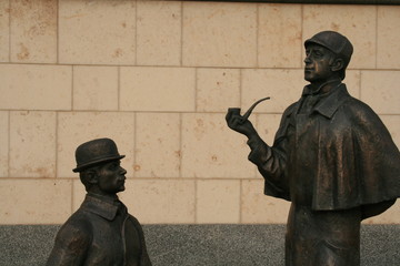 monument of sherlock holmes and dr.watson