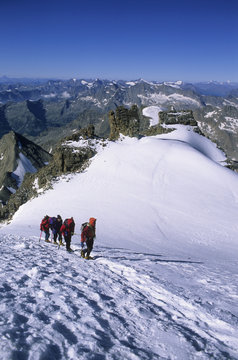 mountaineering on gran paradiso peak, alpinisti