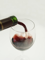 rotwein flasche und glas