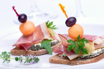 prosciutto canapes