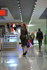 Obraz premium girl shopping in mall