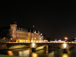 Fototapeta na wymiar Paryski most