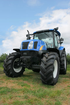 new four wheel drive tractor