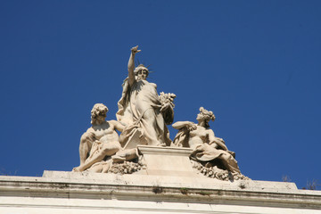 Fototapeta na wymiar Statues at monument