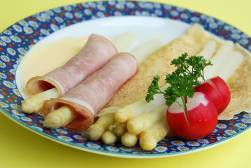 schinken mit spargel mit soße hollandaise