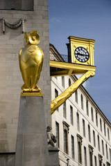 leeds civic hall golden owl and clock