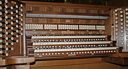 pipe organ-controls